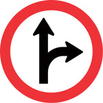 Sinalização de Trânsito - Siga em Frente ou à Direita